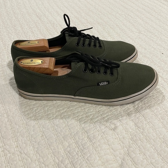 Vans Mens Size 8.5 Green Original and now iconic style sneaker rare color - Picture 2 of 9